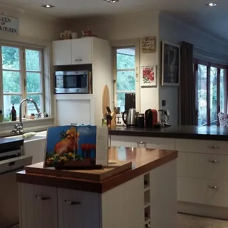 Riverside Villa Bnb - 4 Rooms